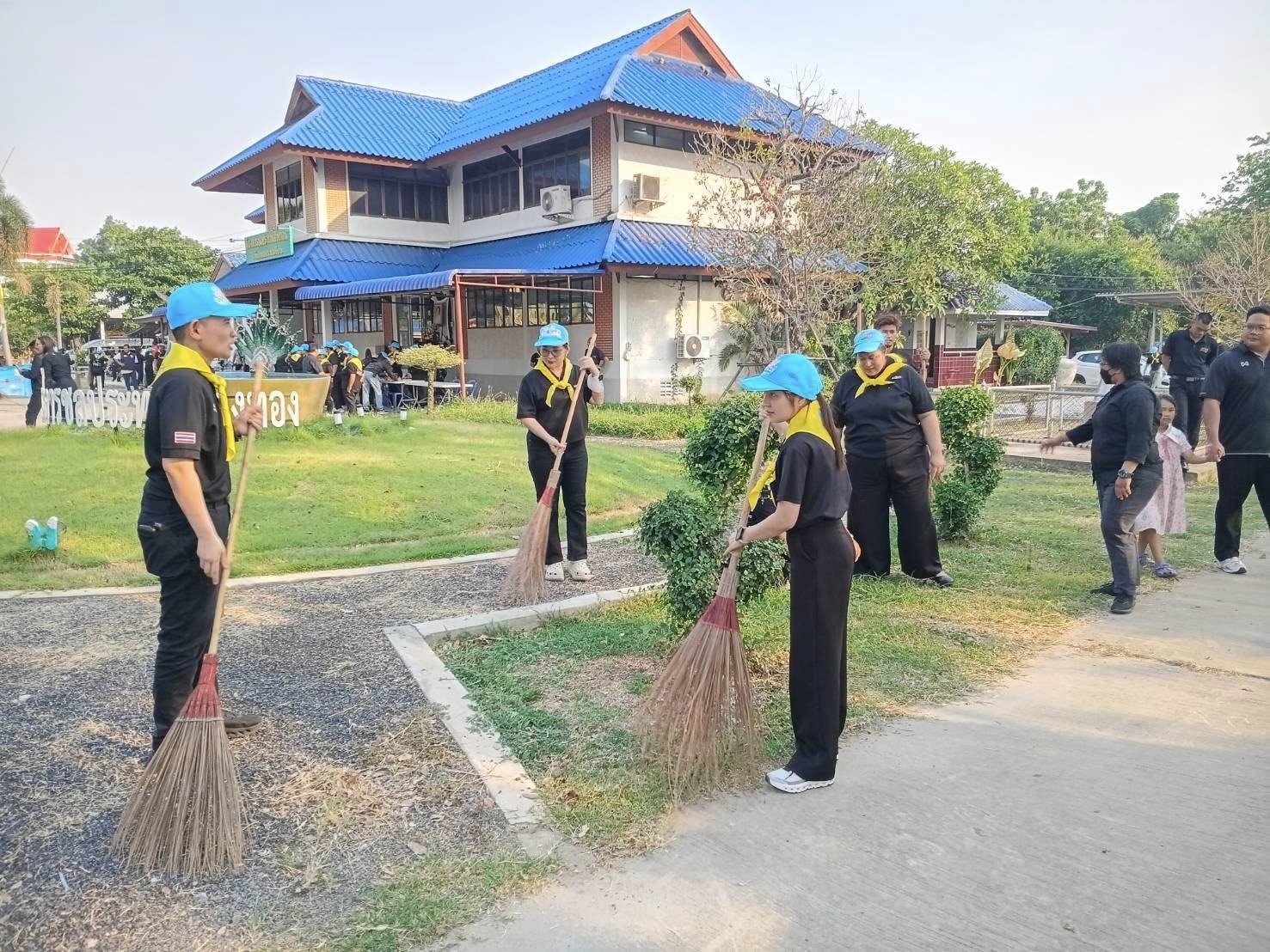 title - ส.ป.ก.อ่างทอง ร่วมจิตอาสา “ผู้ว่าฯ พาเก็บขยะ อ่างทองเมืองสะอาด น่าอยู่ น่ายล ประชาชนมีส่วนร่วม” ประจำปี 2569